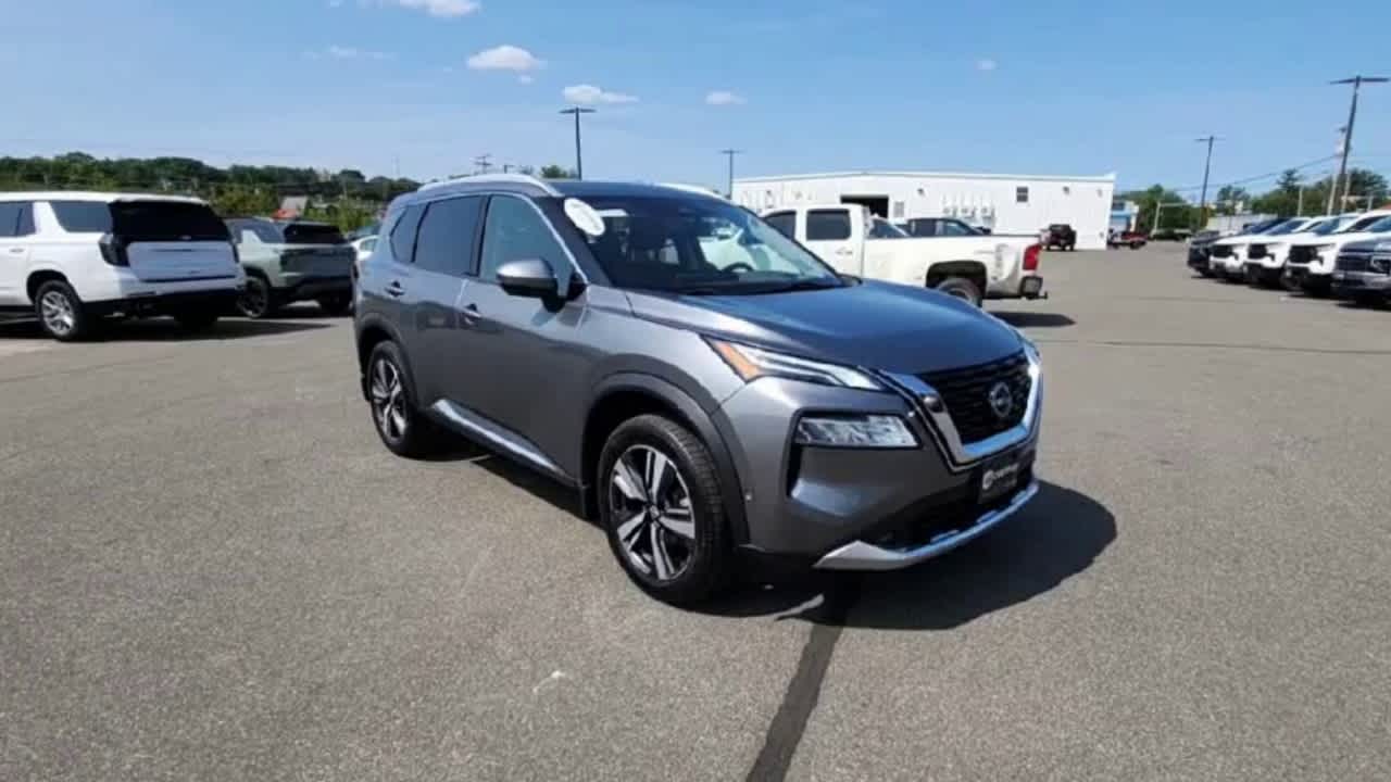 2022 Nissan Rogue Platinum photo 2