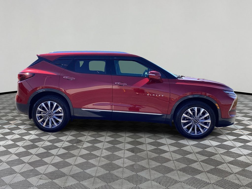 2025 Chevrolet Blazer Premier photo 2