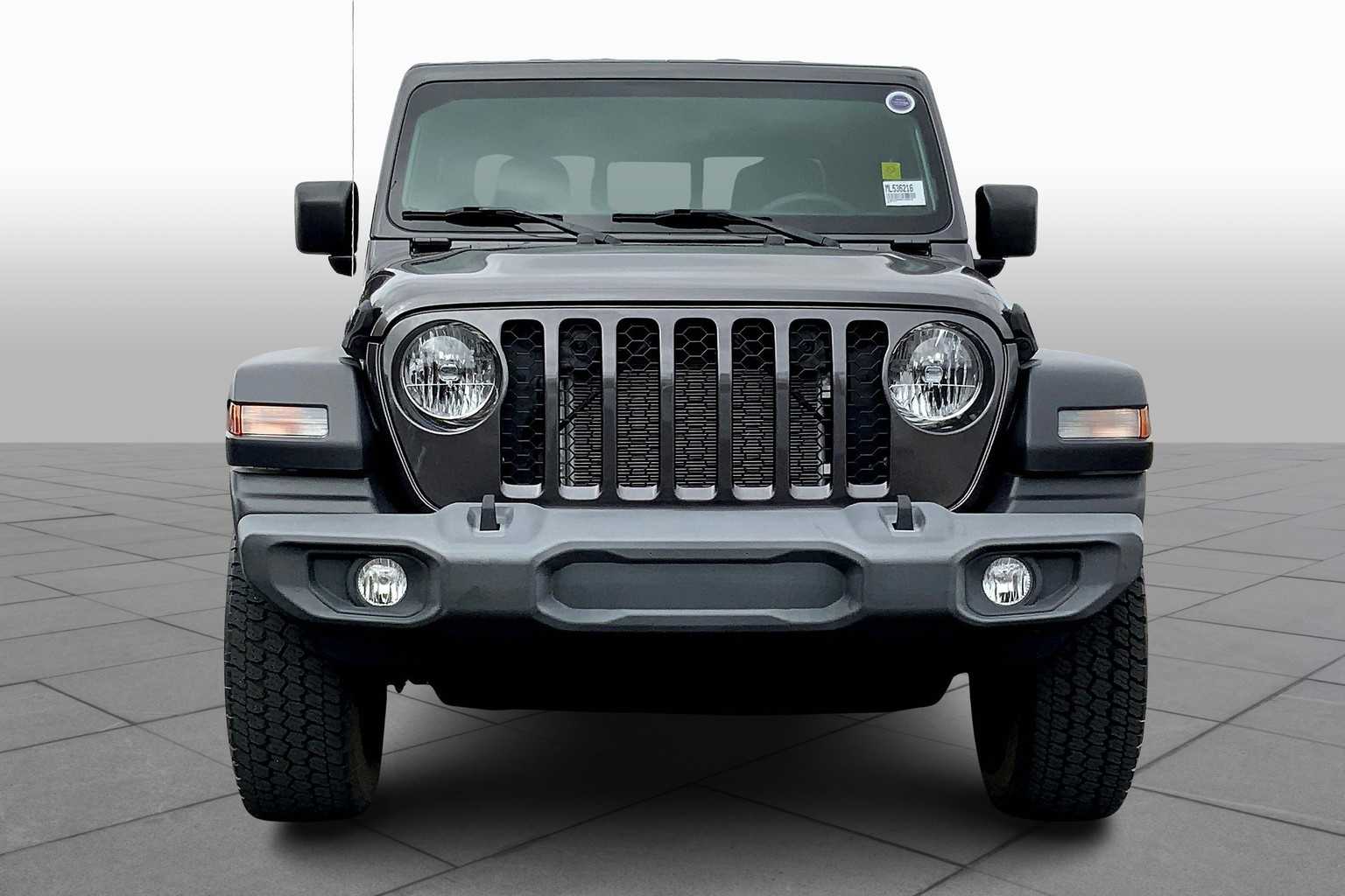 2021 Jeep Gladiator Sport photo 3