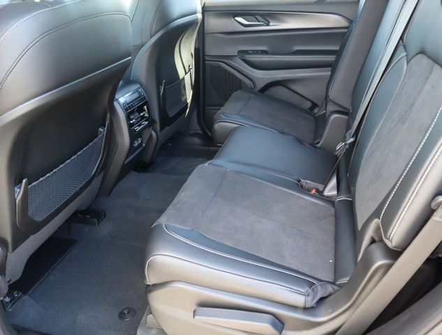 2024 Jeep Grand Cherokee Altitude photo 21