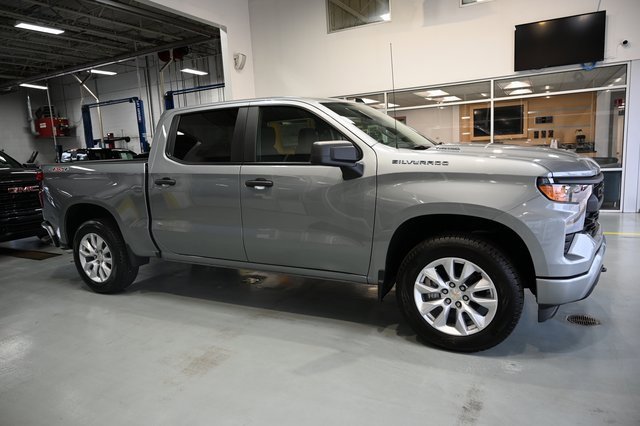 2026 Chevrolet Silverado 1500 Custom photo 4