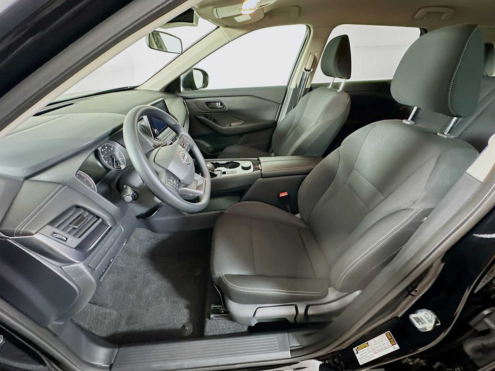 2025 Nissan Rogue S photo 18