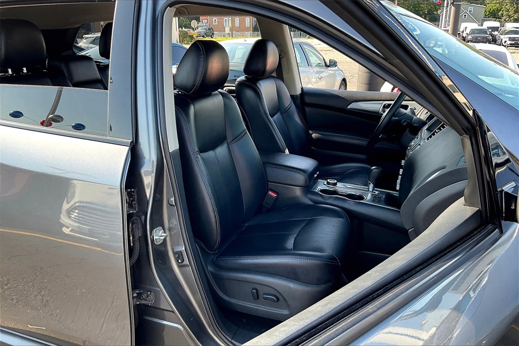 2019 Nissan Pathfinder SL photo 6