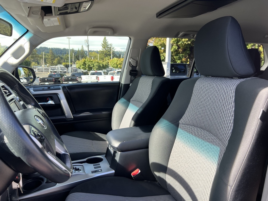 2018 Toyota 4Runner SR5 photo 12