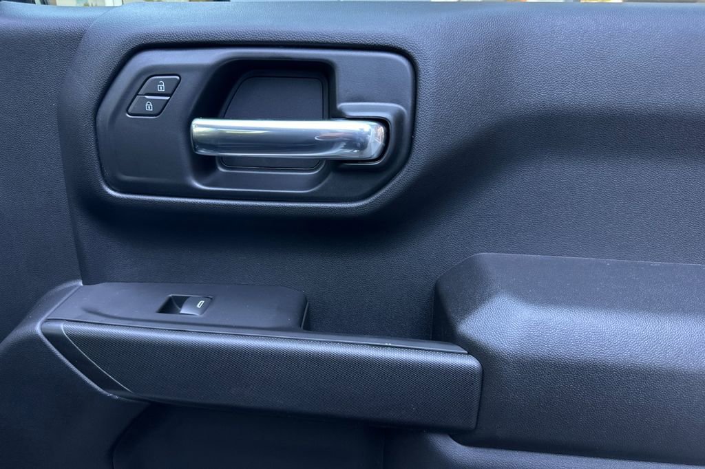 2025 Chevrolet Silverado 1500 Custom photo 18