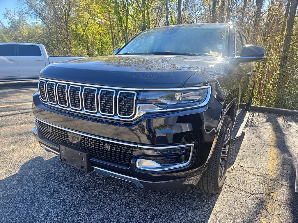 Used 2022 Jeep Wagoneer Series III with VIN 1C4SJVDT1NS143431 for sale in Kansas City