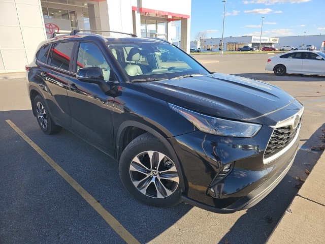 2024 Toyota Highlander photo 3