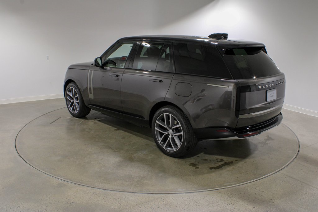 2025 Land Rover Range Rover SE photo 3