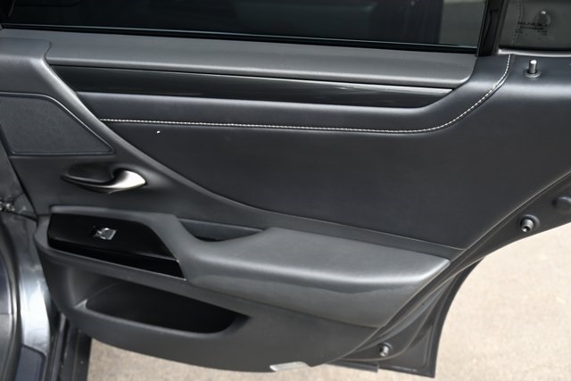 2022 Lexus ES 300h photo 19