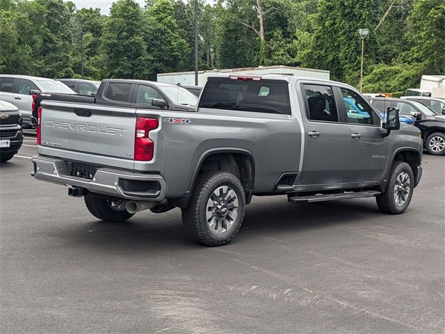 2025 Chevrolet Silverado 3500HD LT photo 3