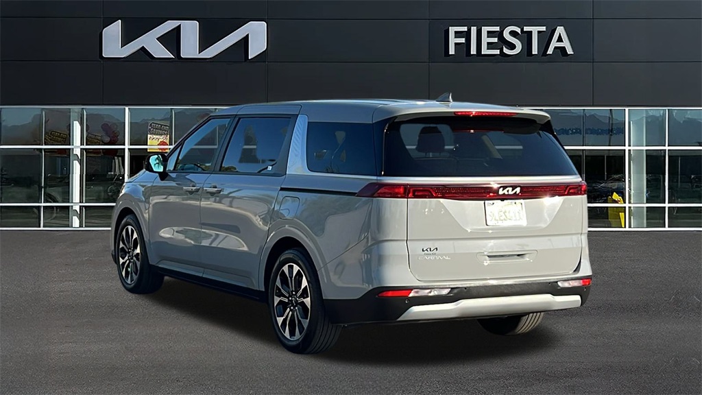 2024 Kia Carnival EX photo 3