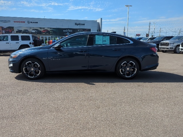 2022 Chevrolet Malibu 1LT photo 2