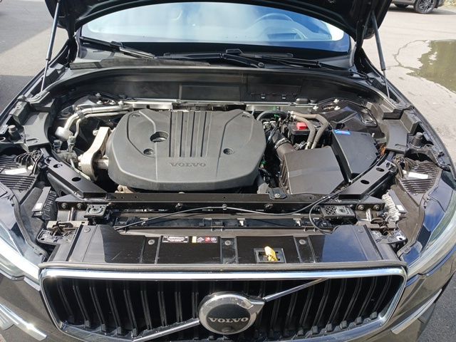 2022 Volvo XC60 B5 Momentum photo 30