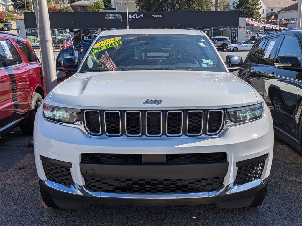 2024 Jeep Grand Cherokee Laredo photo 3