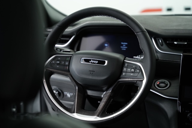 2025 Jeep Grand Cherokee Limited photo 6