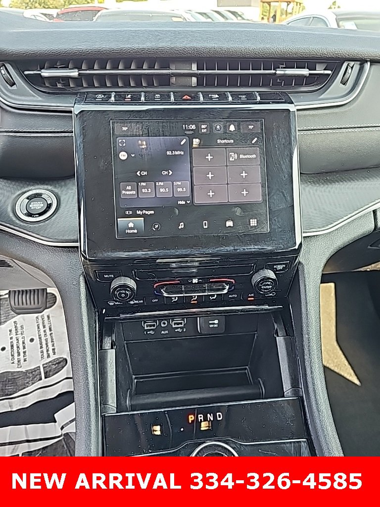 2023 Jeep Grand Cherokee Laredo photo 3