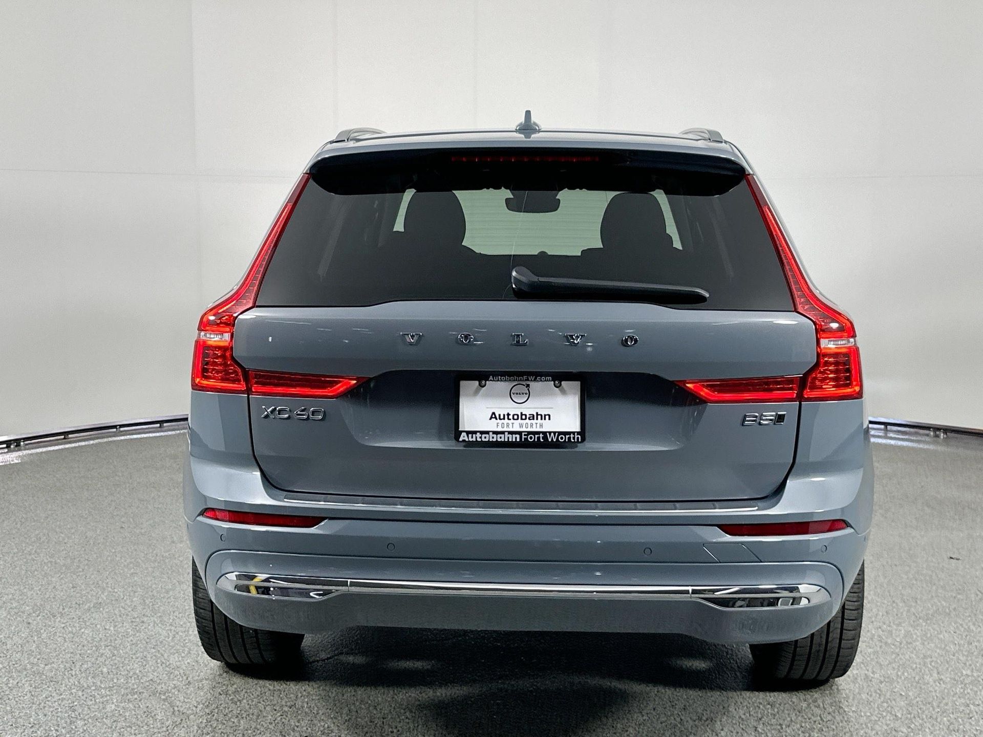 2023 Volvo XC60 B5 Ultimate photo 4