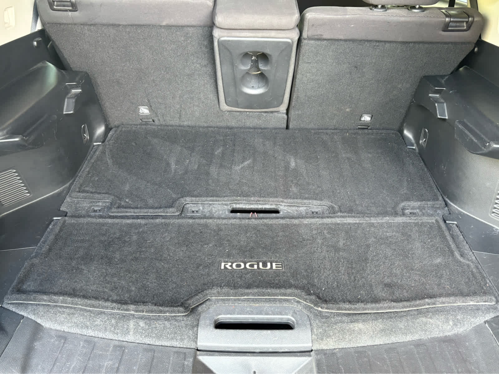 2016 Nissan Rogue SV photo 24