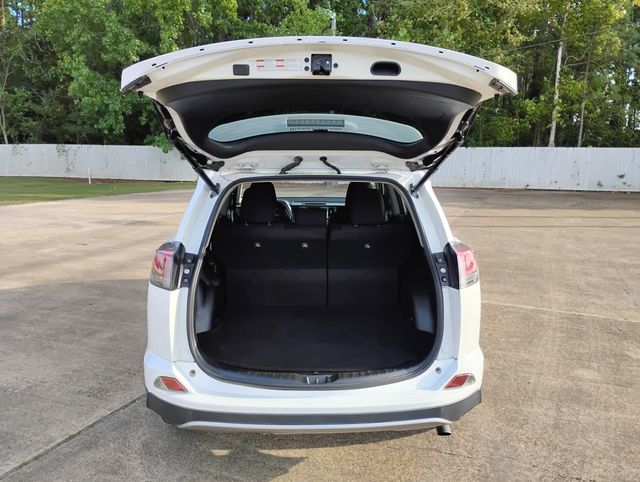2018 Toyota RAV4 XLE photo 3