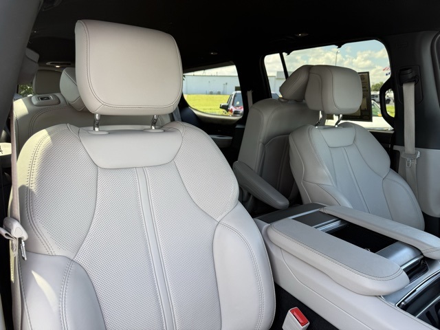 2025 Jeep Wagoneer Series III photo 7