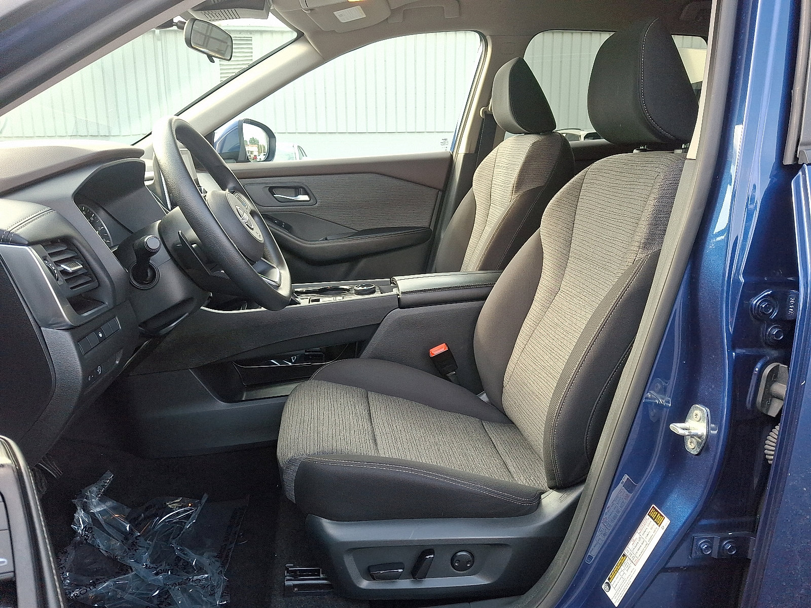 2023 Nissan Rogue SV photo 12