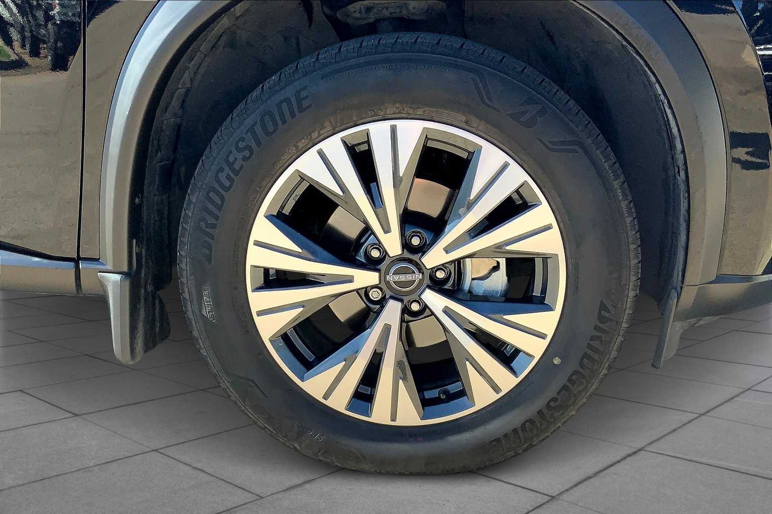 2023 Nissan Rogue SV photo 11
