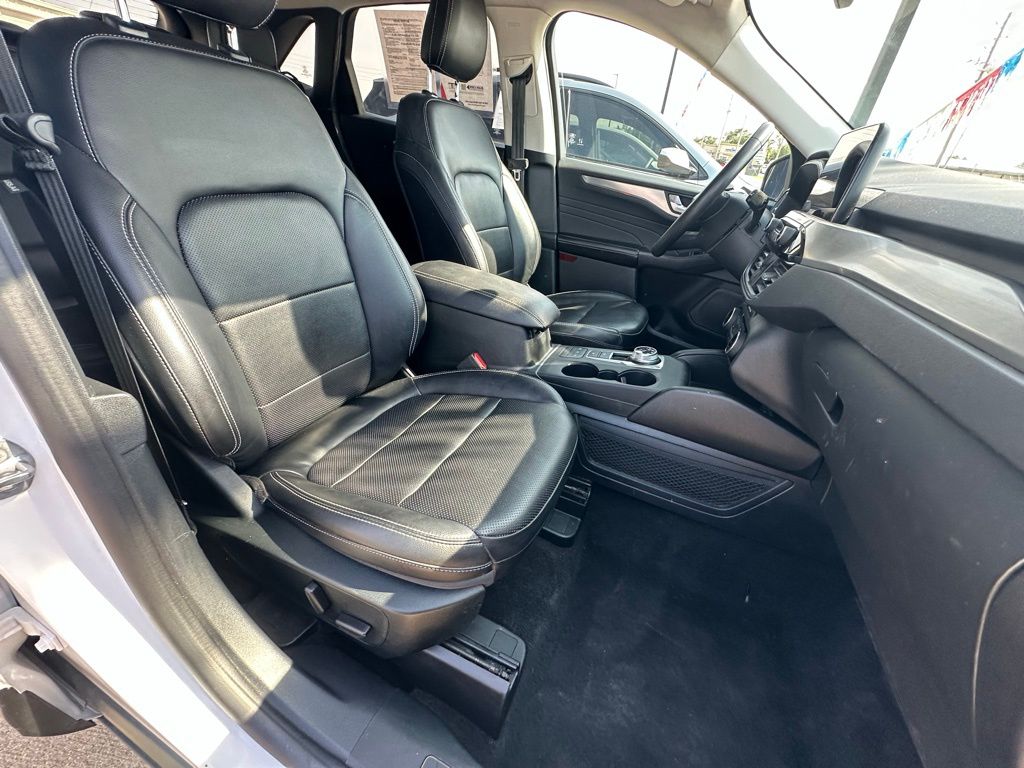 2022 Ford Escape Titanium photo 30