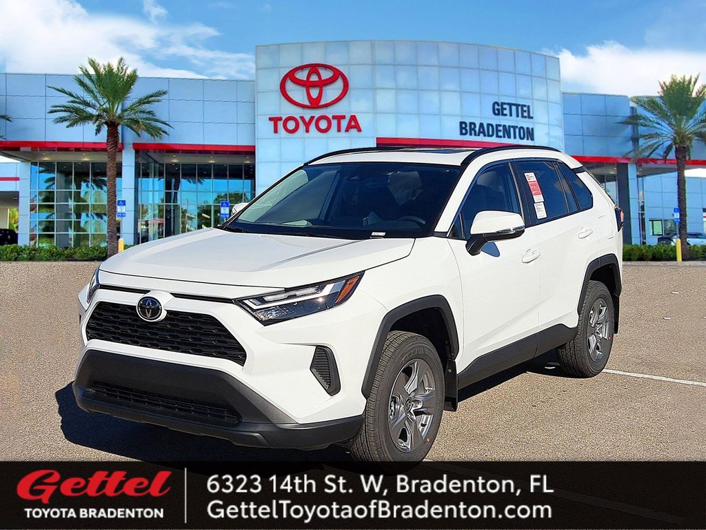 2025 Toyota RAV4 XLE's photo