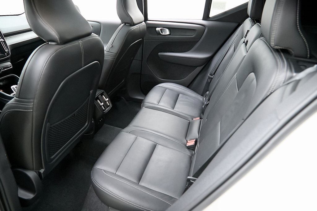 2024 VOLVO XC40 - Image 21