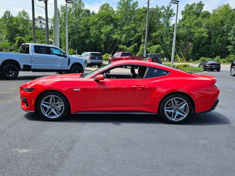 2025 Ford Mustang GT Premium photo 4
