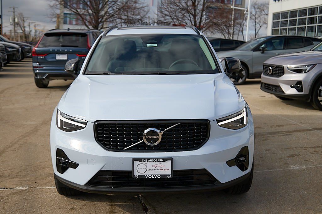 2026 VOLVO XC40 - Image 4