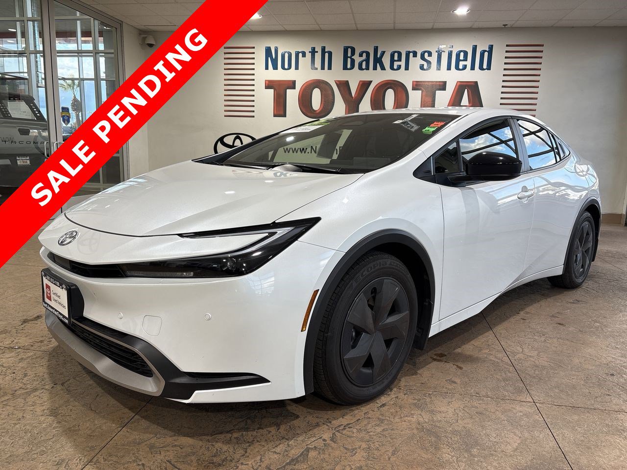 2025 Toyota Prius SE's photo