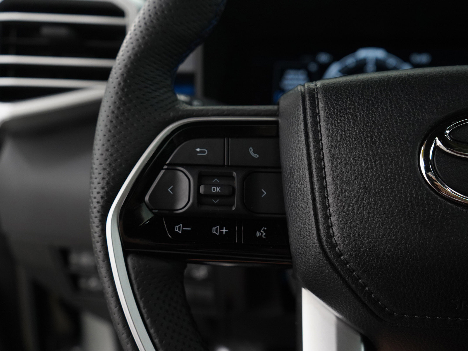 2023 Toyota Tundra Platinum CrewMax photo 18