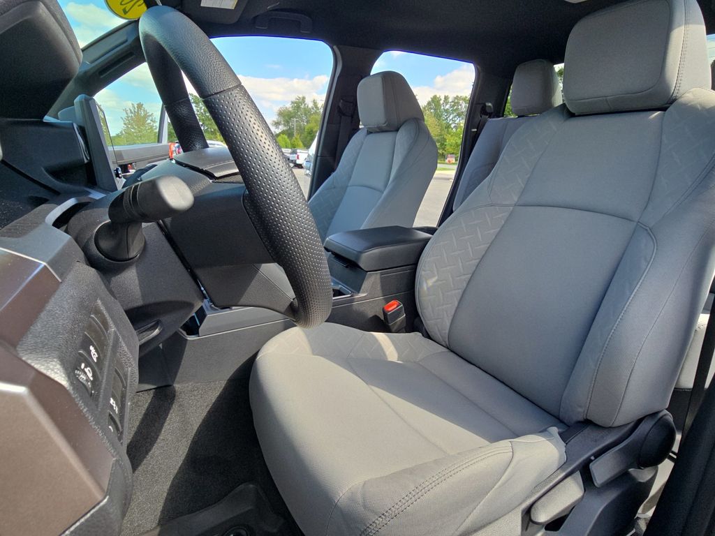 2025 Toyota Tacoma SR5 photo 14