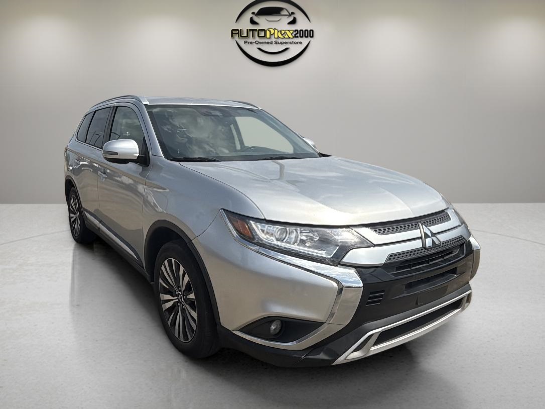 2020 Mitsubishi Outlander SE photo 2