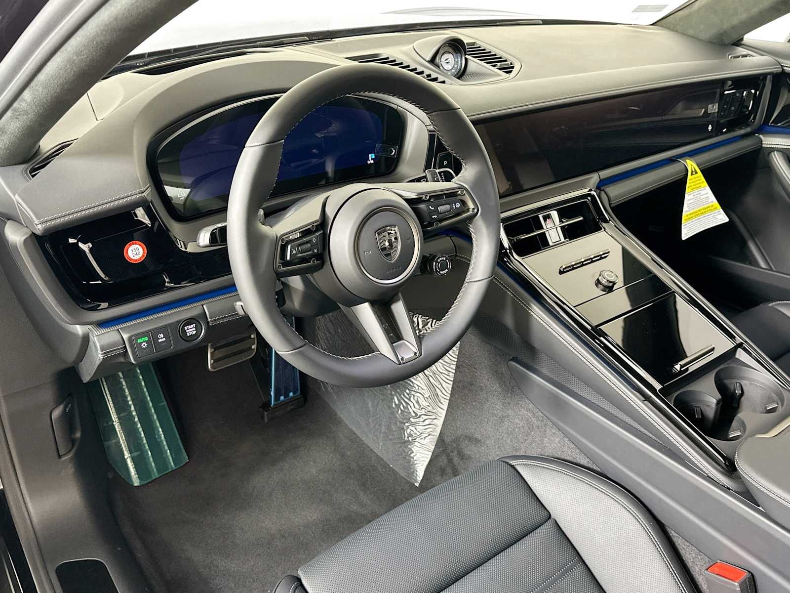2025 Porsche Panamera Turbo E-Hybrid photo 4