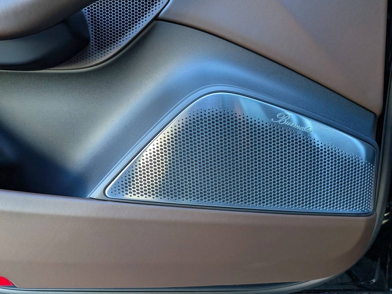 2025 Porsche Macan Electric Turbo photo 14
