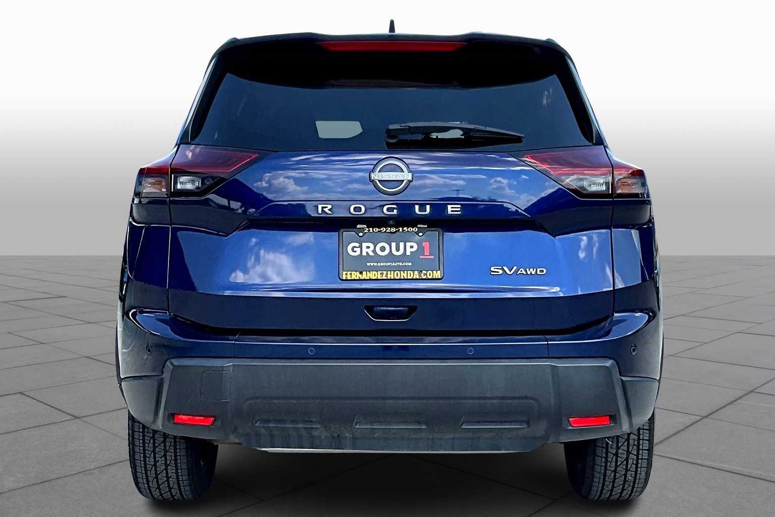 2024 Nissan Rogue SV photo 4