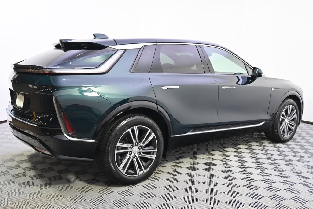 2025 Cadillac Lyriq Luxury photo 7