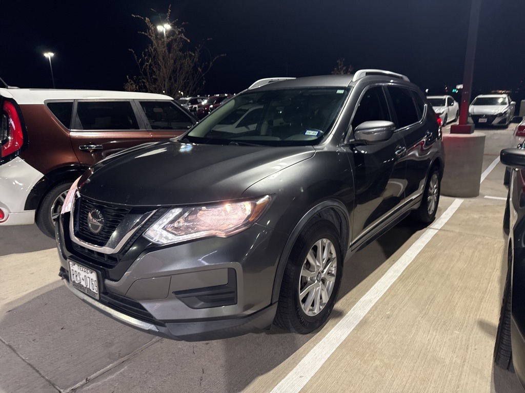 2020 Nissan Rogue SV's photo