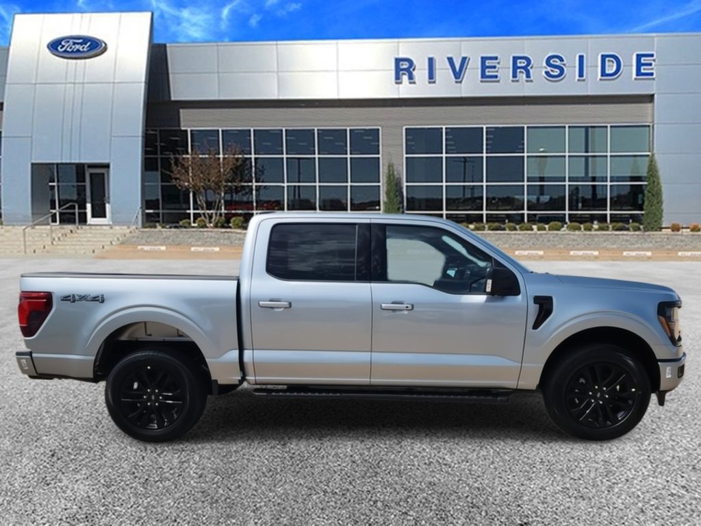 2025 Ford Explorer photo 3