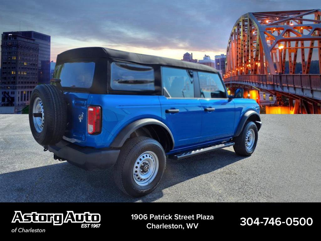 2023 Ford Bronco Base photo 3