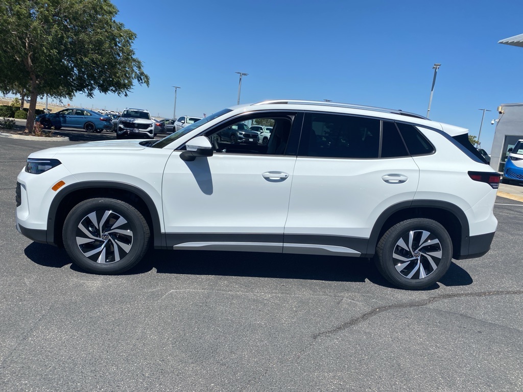 2025 Volkswagen Tiguan S photo 2