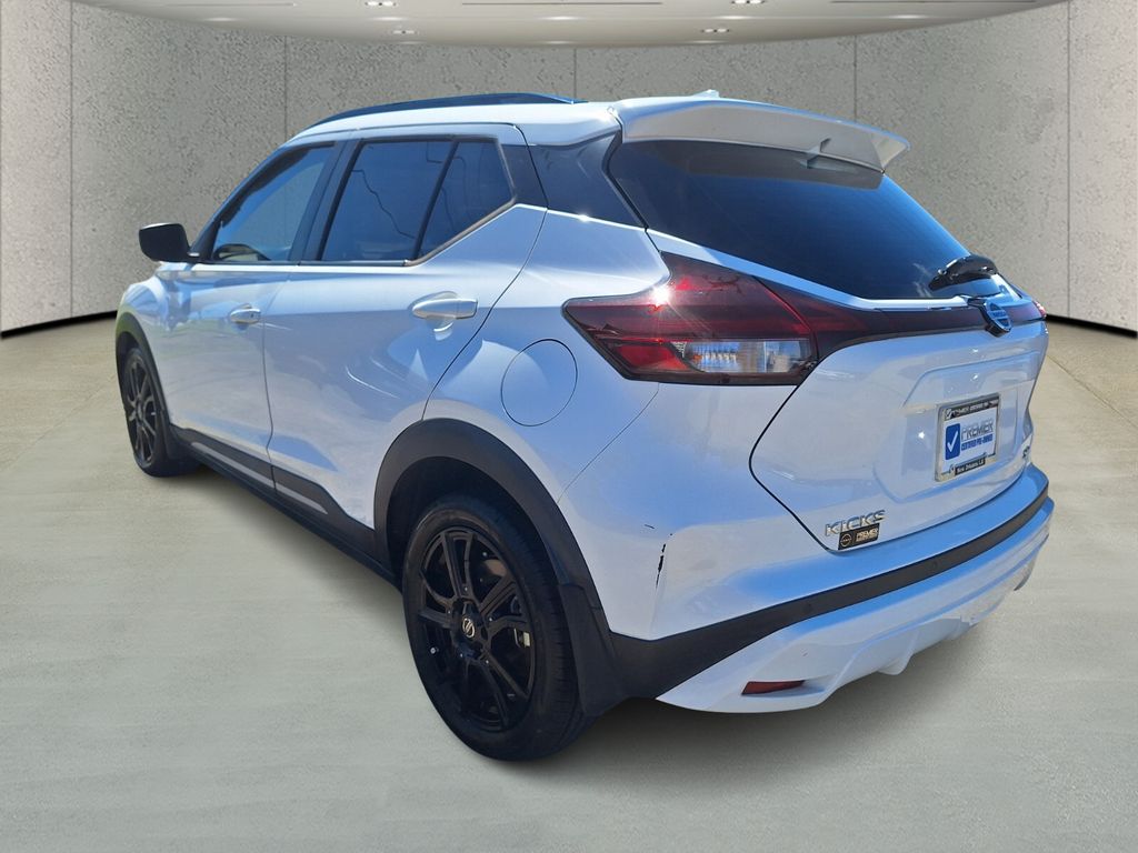 2021 Nissan Kicks SR photo 3
