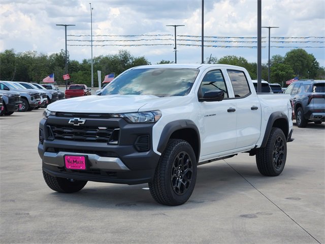2026 Chevrolet Colorado Trail Boss photo 2