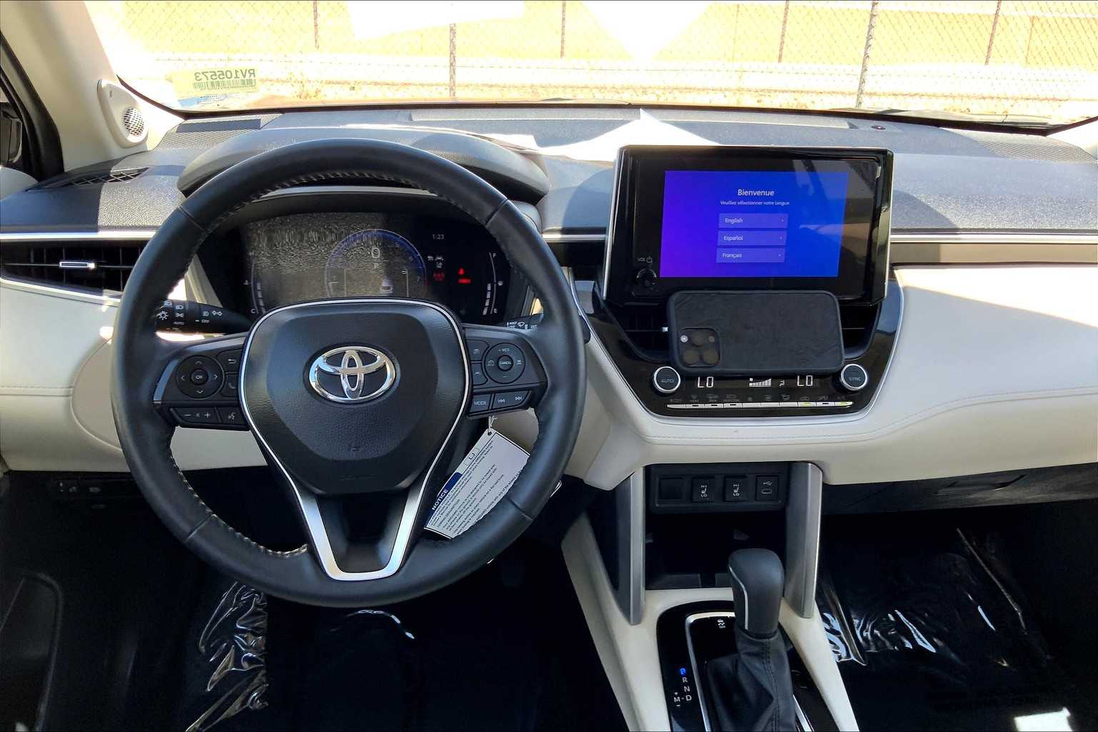 2024 Toyota Corolla Cross XLE photo 5