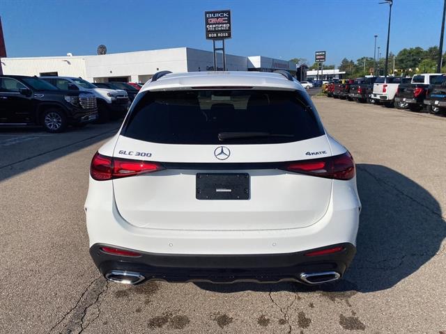 2025 Mercedes Benz GLC 300 4MATIC photo 2