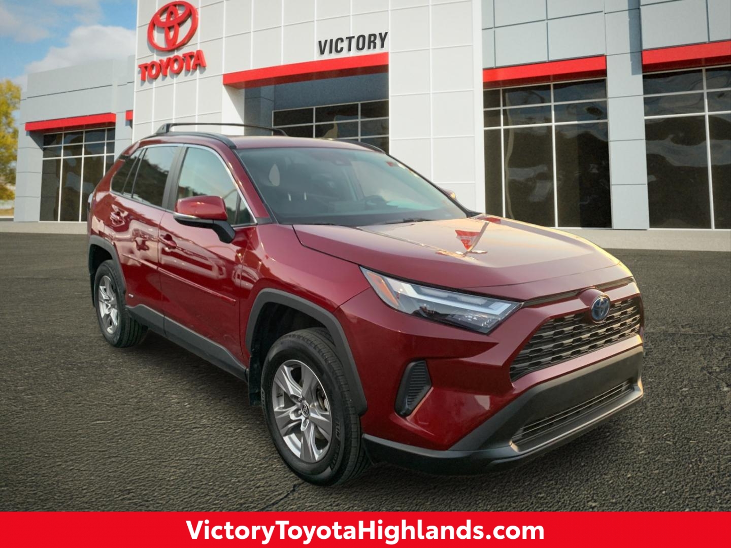 2024 Toyota RAV4 XLE's photo