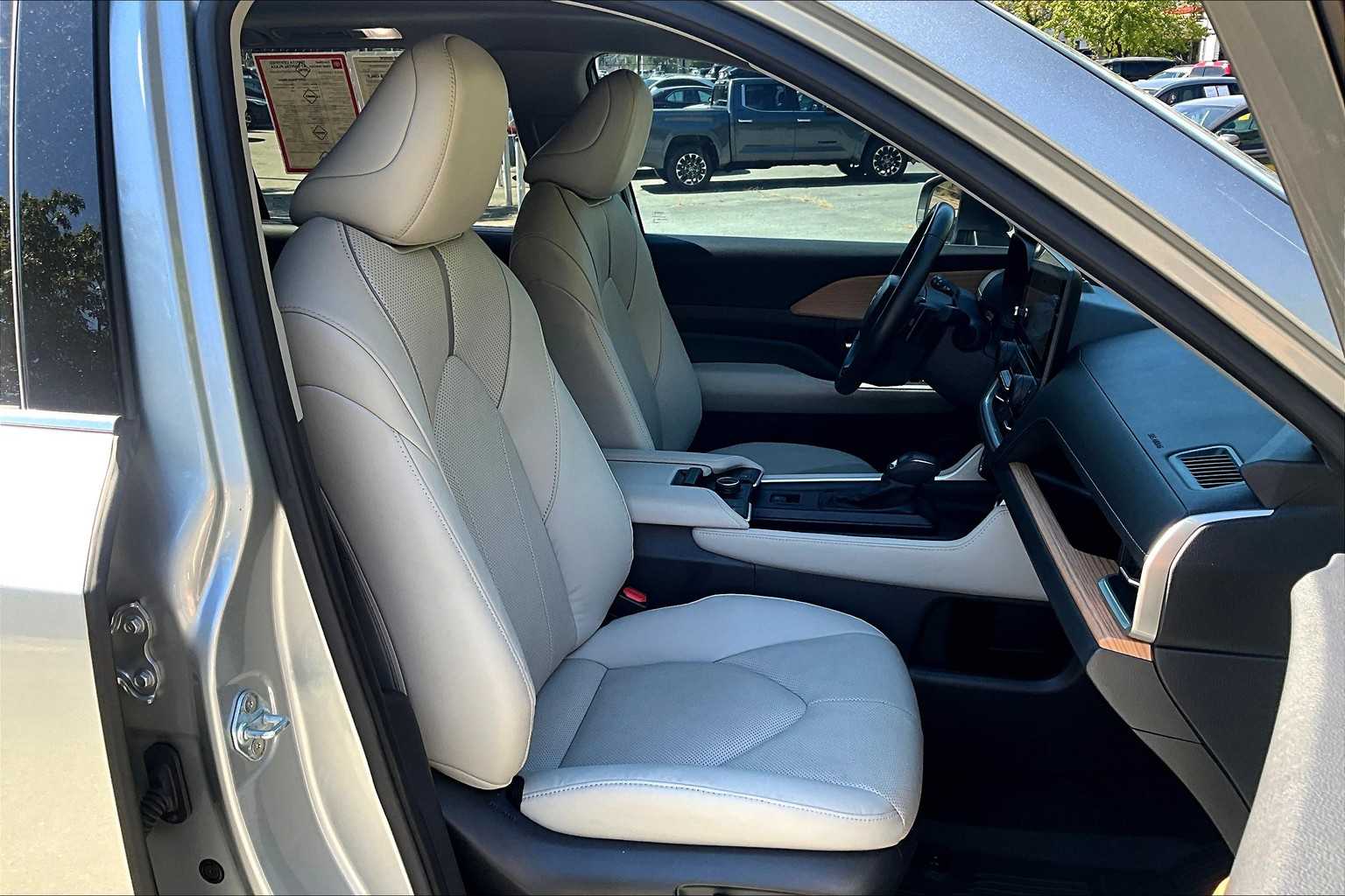 2024 Toyota Grand Highlander Platinum AWD photo 8