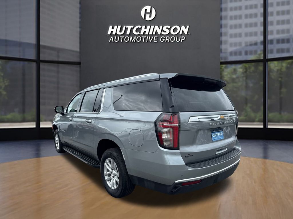 2024 Chevrolet Suburban LT photo 5